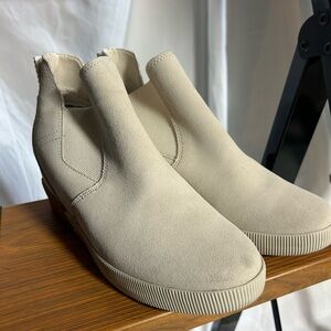 Sorrel Beige Suede Ankle Boots